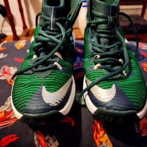 NIKE Zoom Clear-Out Green Basketball Shoes Sneakers 856486-331 - Men's Size 7